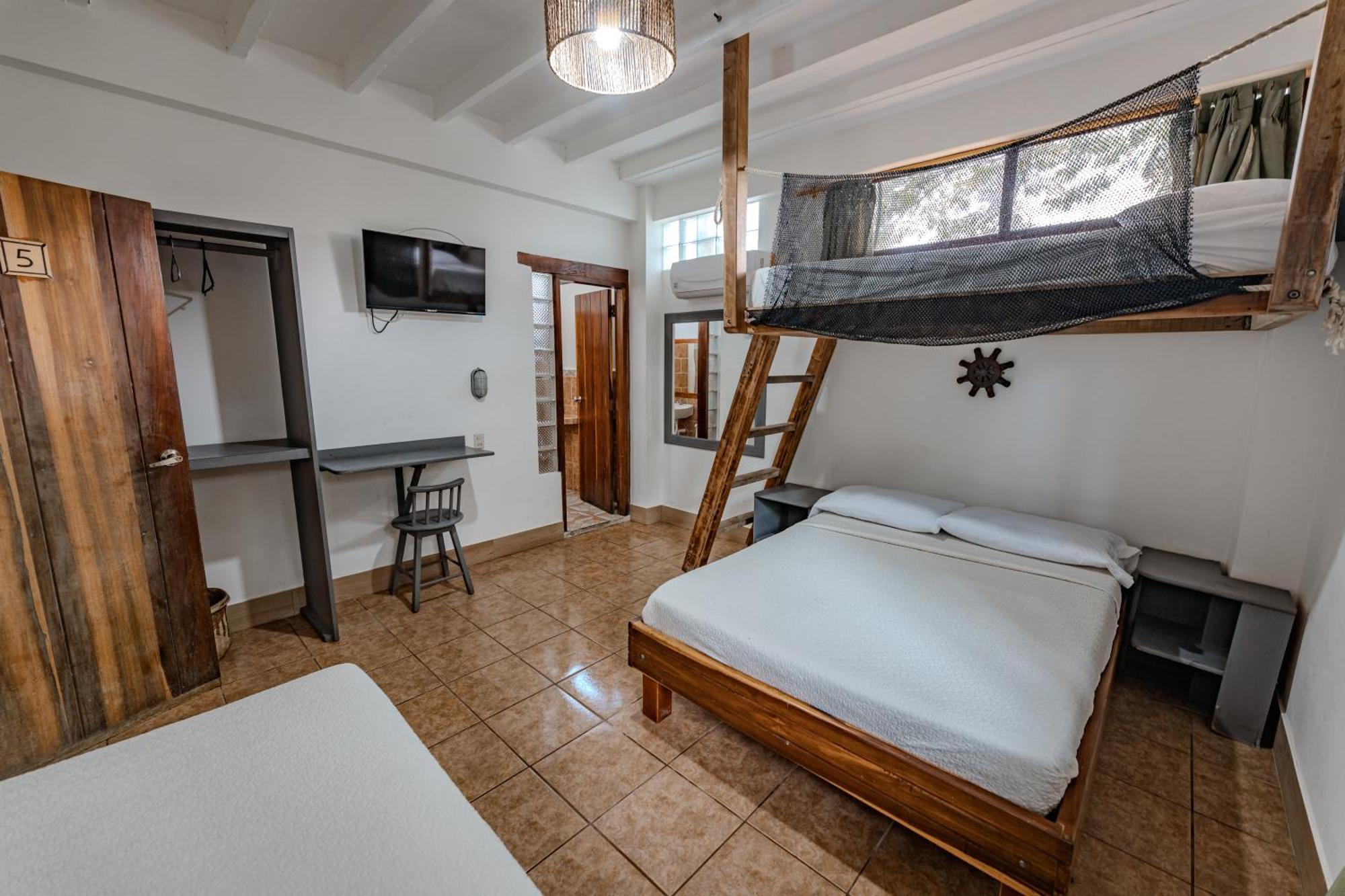 Hotel Nantu Hosteria Puerto López エクステリア 写真