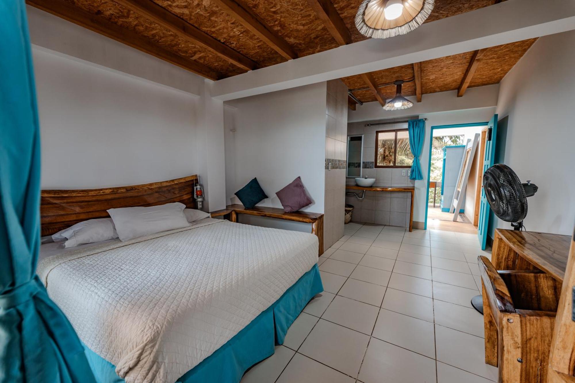 Hotel Nantu Hosteria Puerto López エクステリア 写真