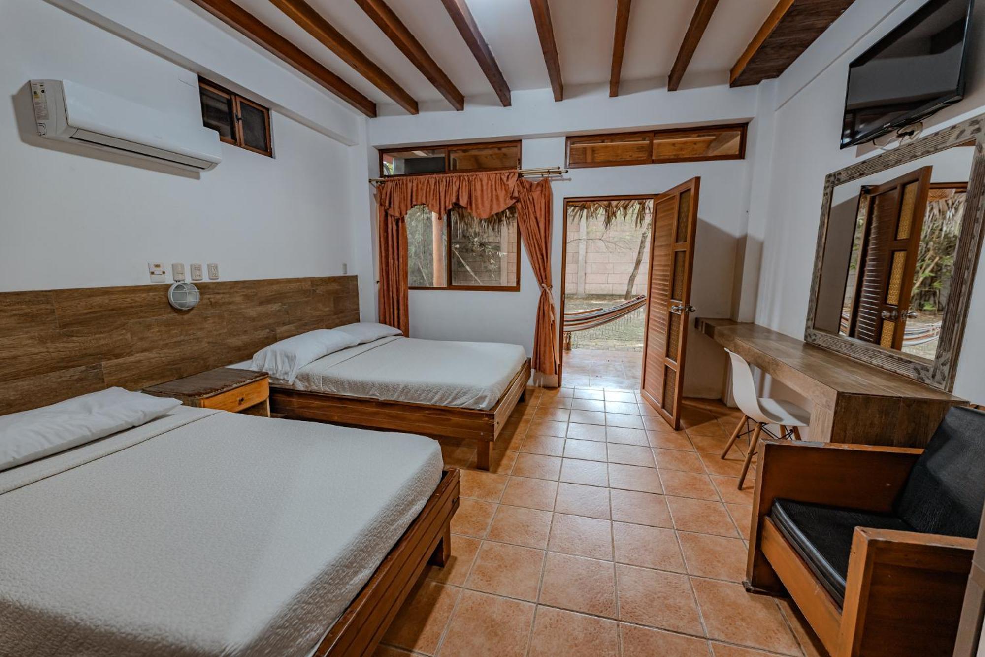Hotel Nantu Hosteria Puerto López エクステリア 写真