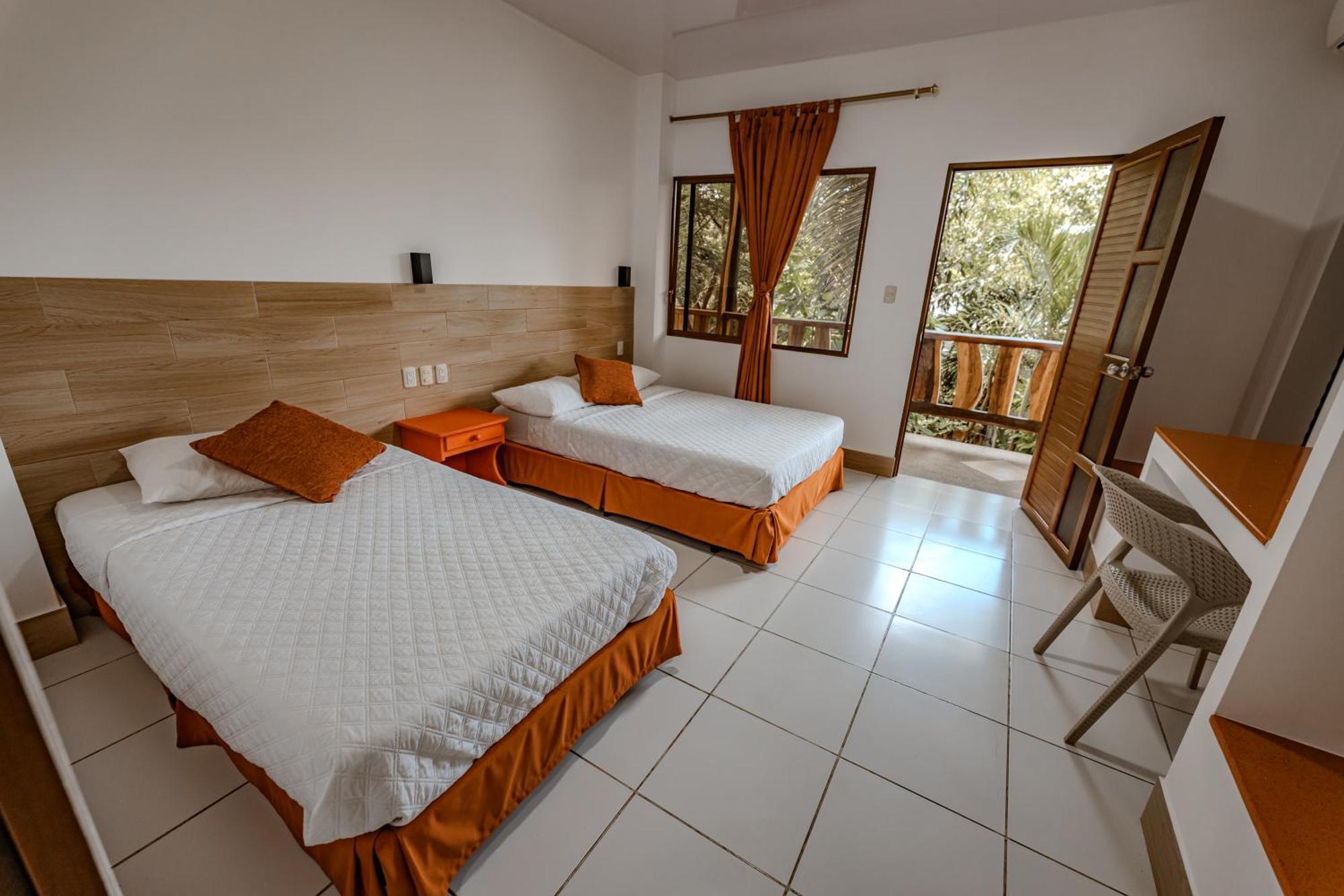 Hotel Nantu Hosteria Puerto López エクステリア 写真