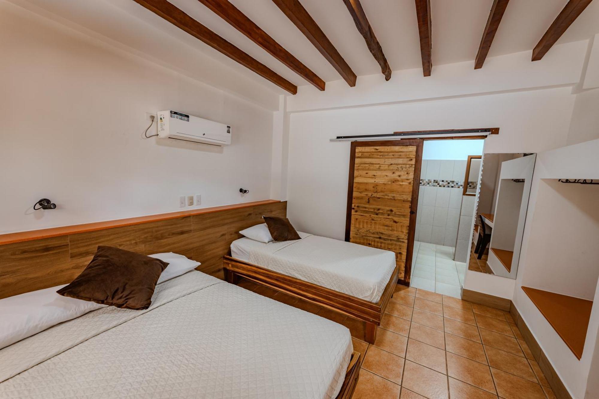 Hotel Nantu Hosteria Puerto López エクステリア 写真