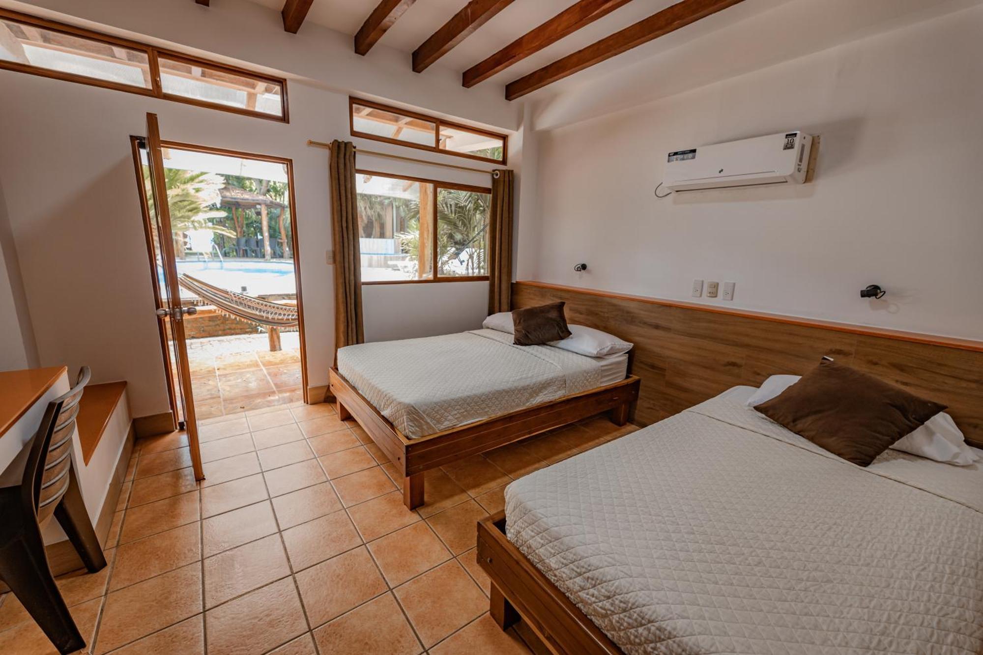 Hotel Nantu Hosteria Puerto López エクステリア 写真