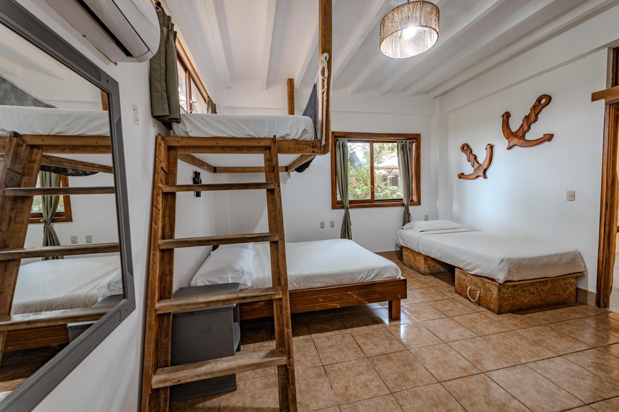 Hotel Nantu Hosteria Puerto López エクステリア 写真